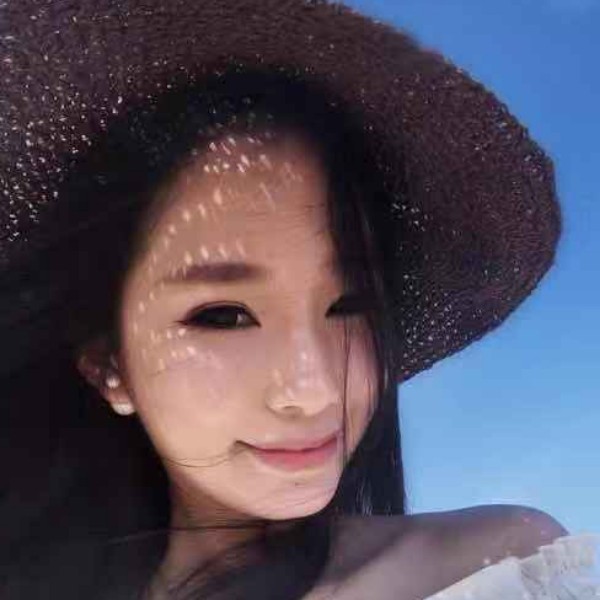 小幸运草莓的照片