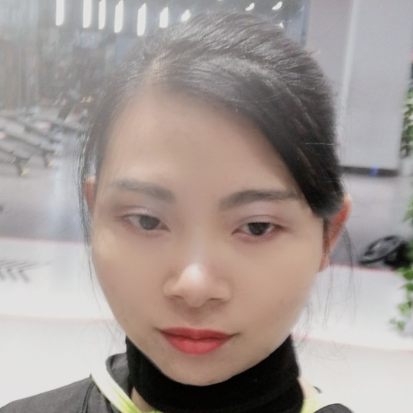 真美微笑的照片