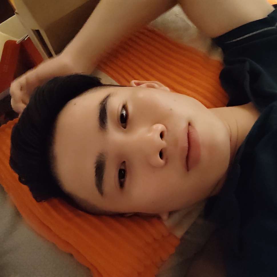 愤怒浅吻火车的照片