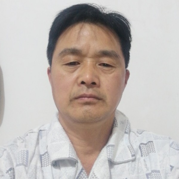 坚强迎西牛的照片