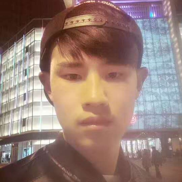深夜的人的照片