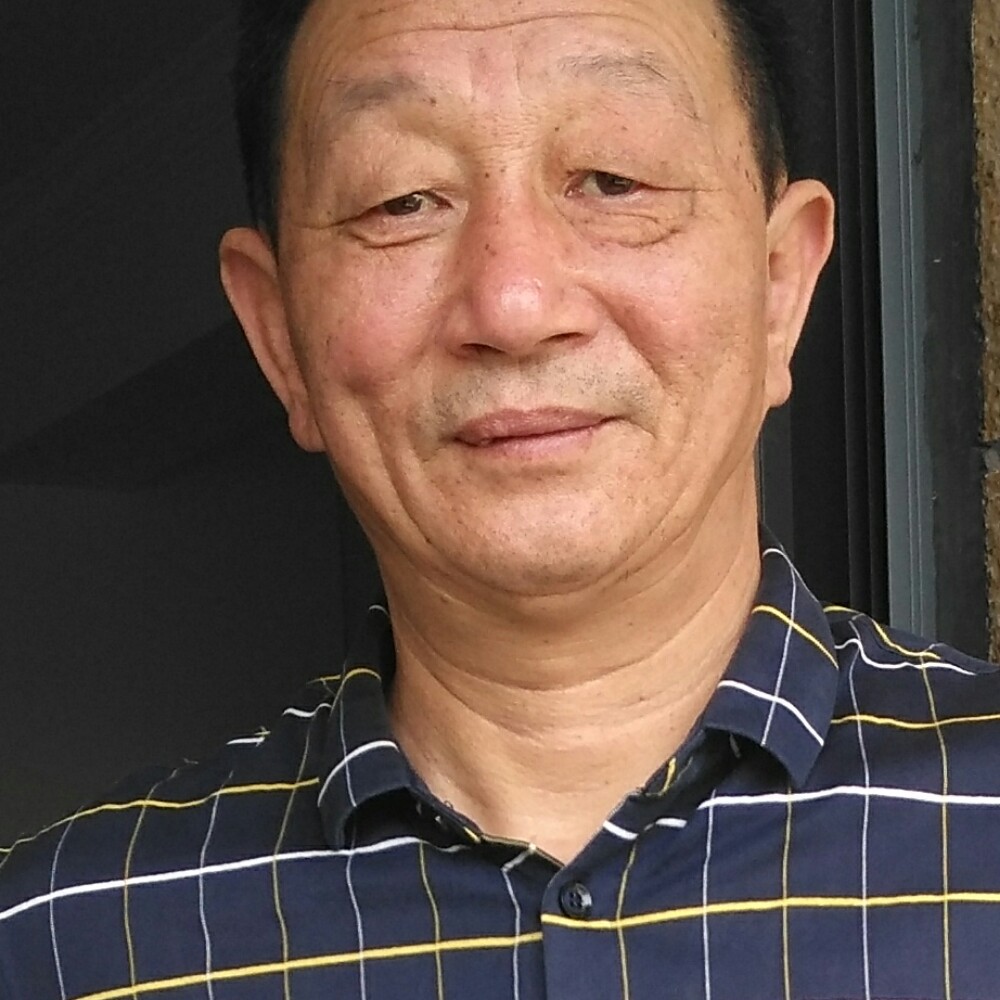 开朗滑板的照片