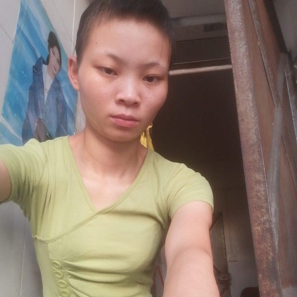 小兔子孤單的照片