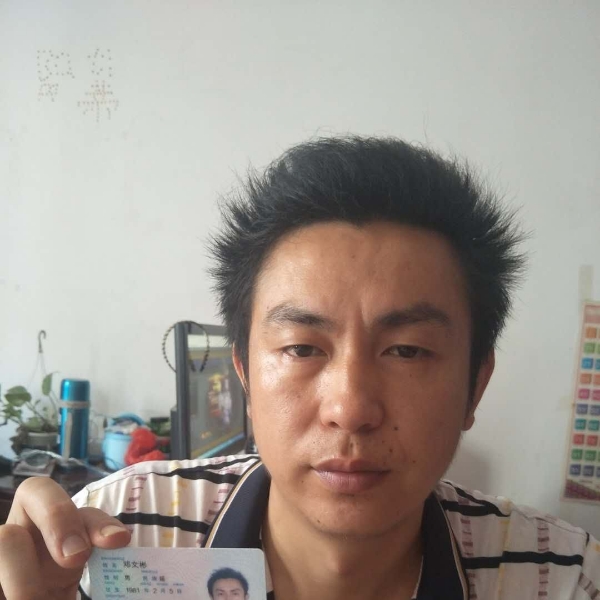 蓝天迎风中的照片