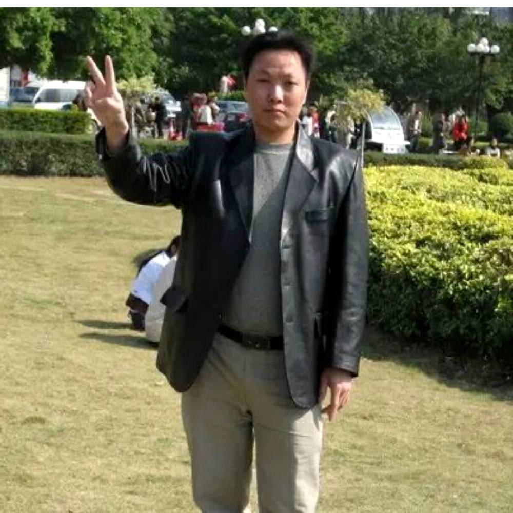 板凳忧郁的照片