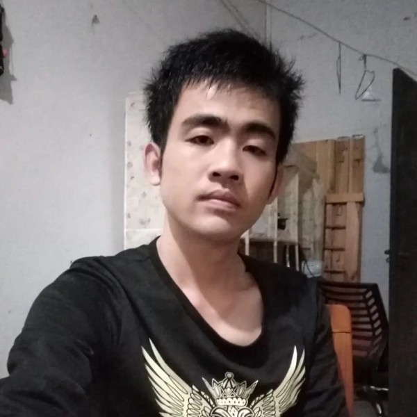 冷静爱恋小伙的照片