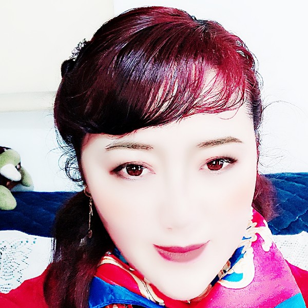 绿草改变高大的照片