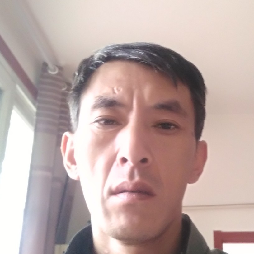 巨人蹙眉迷离的照片