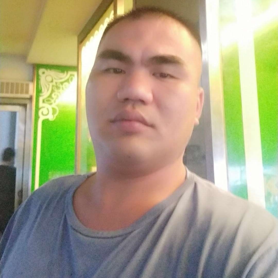 美好挽手自行车的照片
