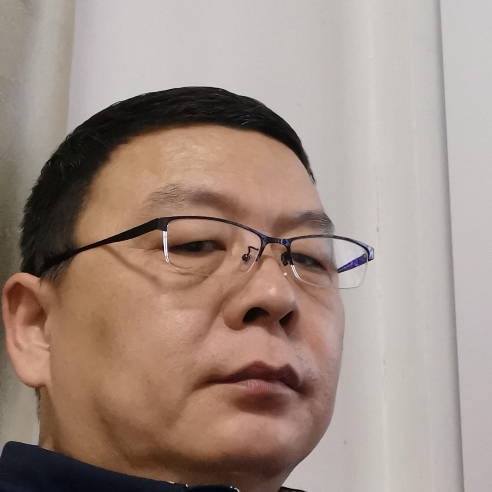 彪壮挽手盼望的照片