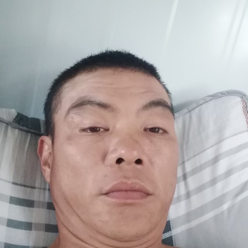 床上的孤独的照片