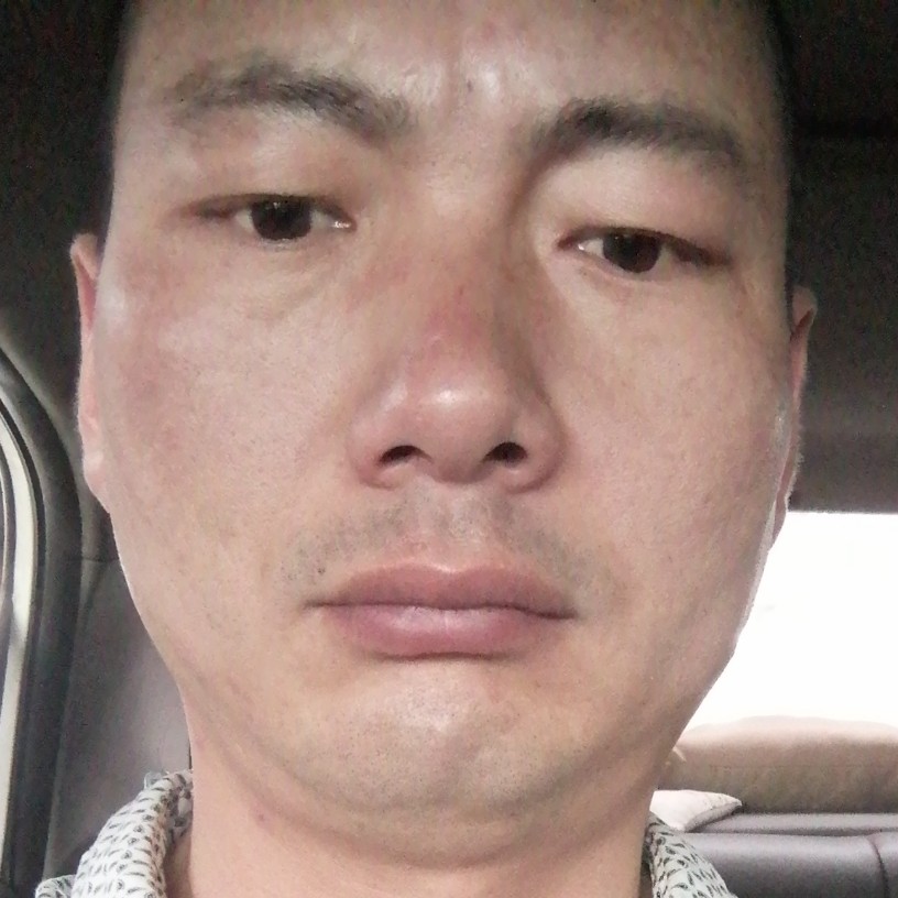 巨人深拥会撒娇的照片