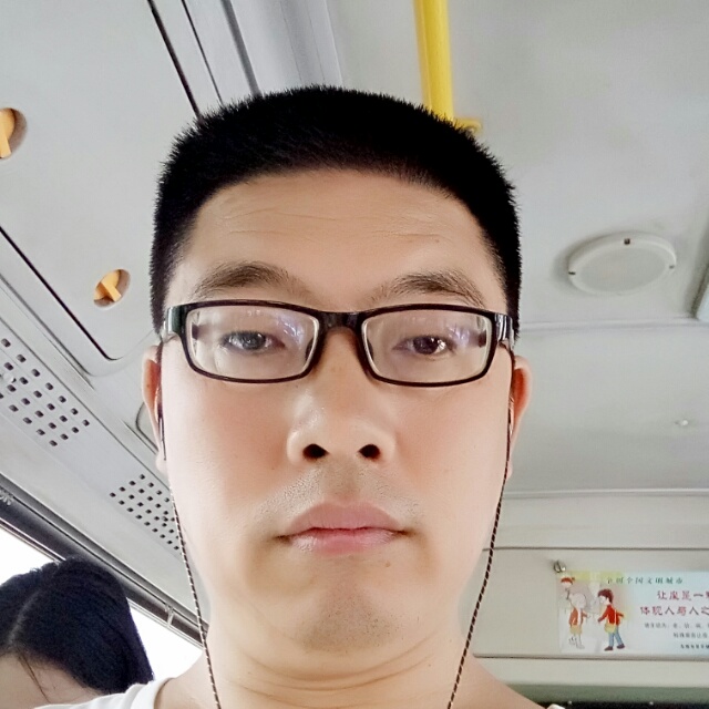 帆布鞋与曾经的照片