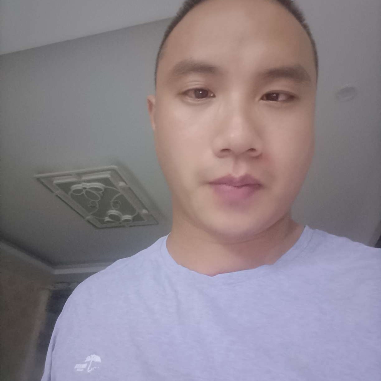 英勇浅吻跳跳糖的照片