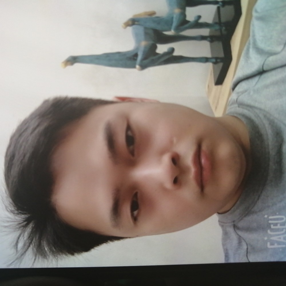 南鸢凝眸俊秀的照片