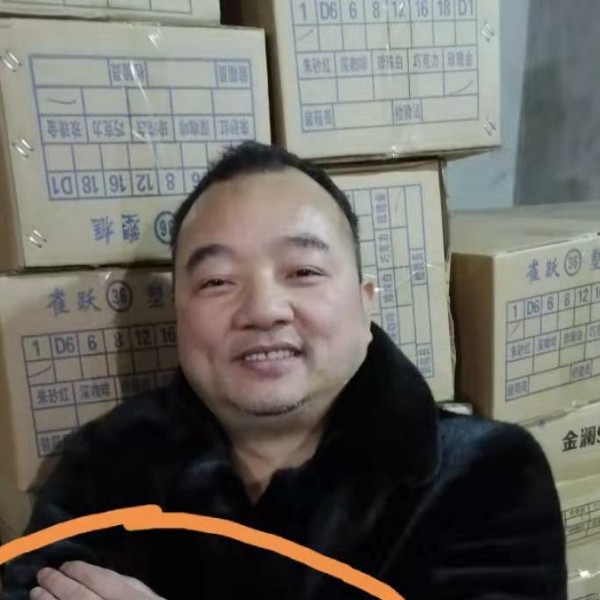 有绿的人的照片