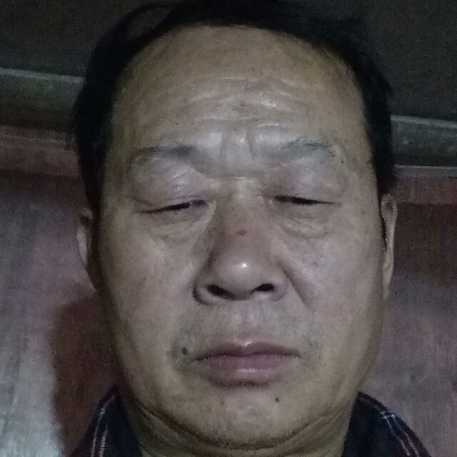 热情的暧男的照片