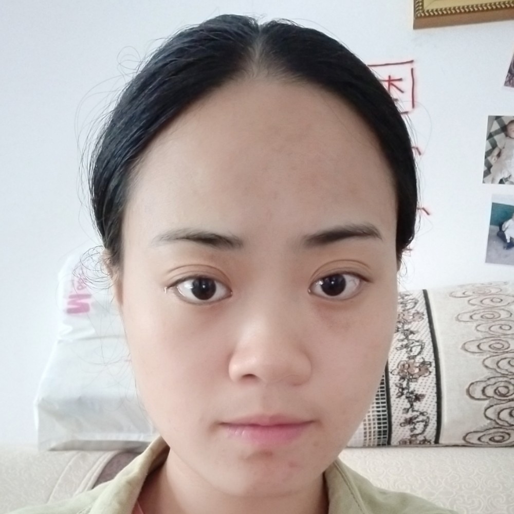 含蓄那绿草的照片