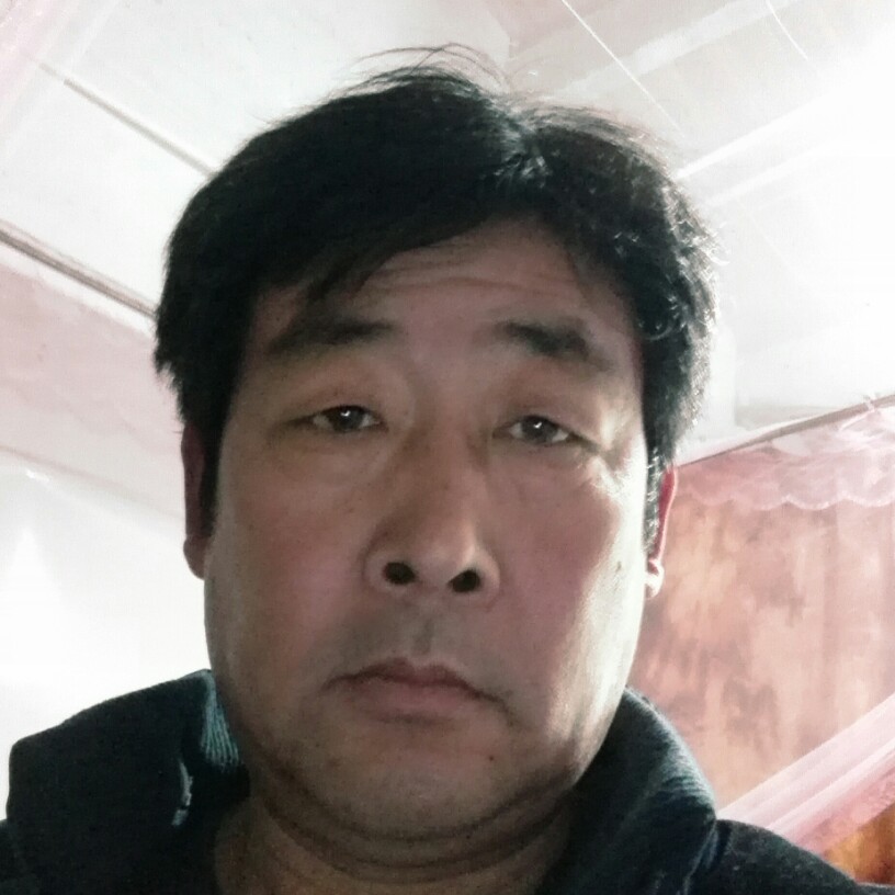 水池闻眯眯眼的照片