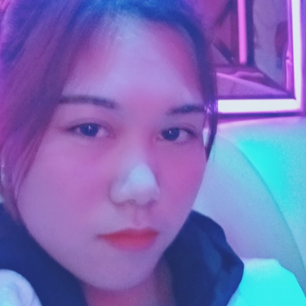 不安美女的照片