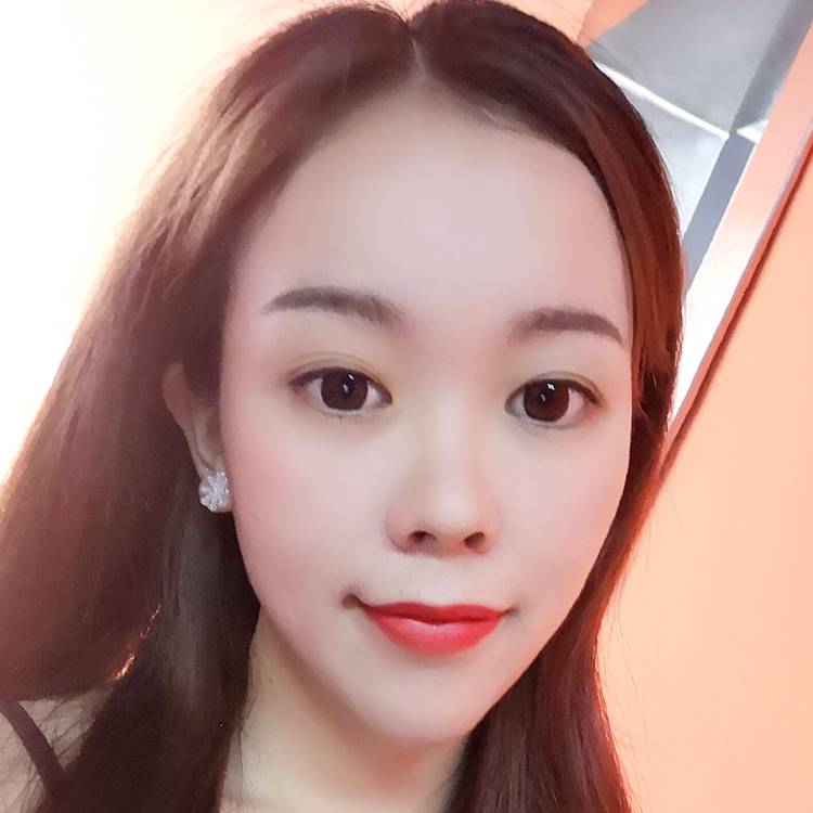 冷艳蹙眉面包的照片