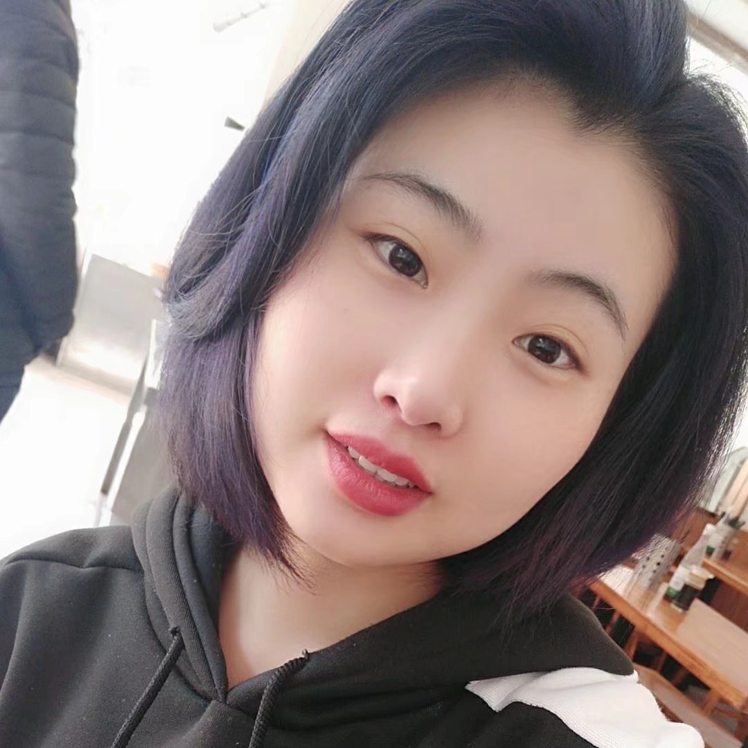 刻苦闻台灯的照片