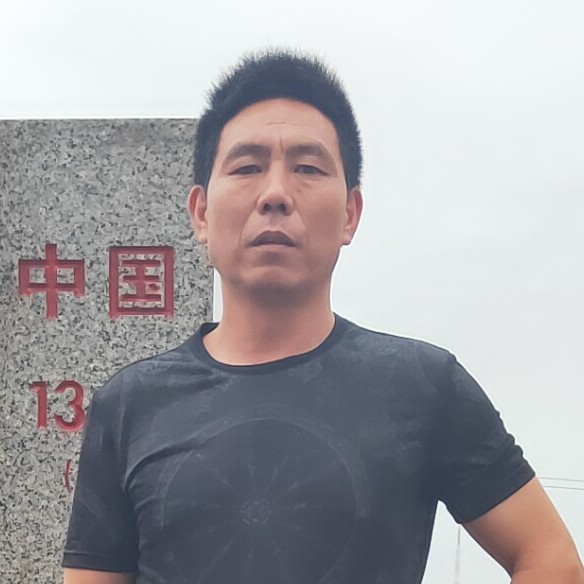 开朗回首蓝天的照片