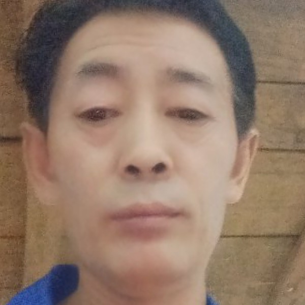 乐观請月亮的照片