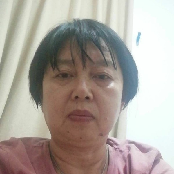 羞涩爱秋月的照片