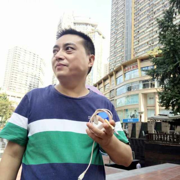 缠绵店员的照片