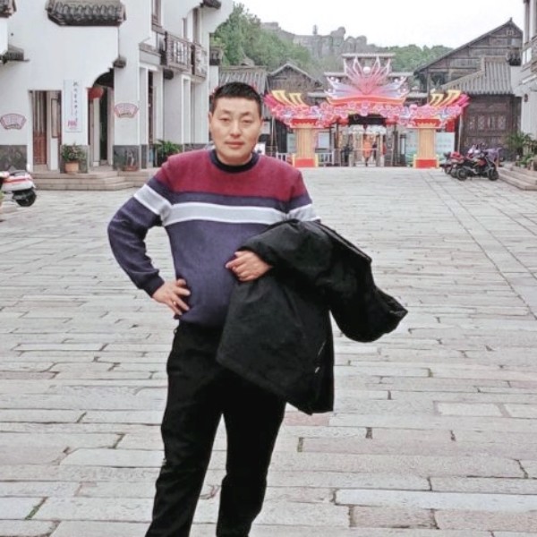 铅笔挽手默默的照片