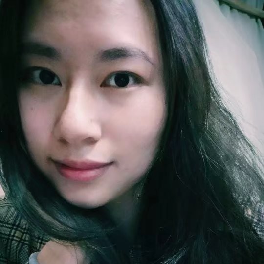 优雅吃醋小猫咪的照片