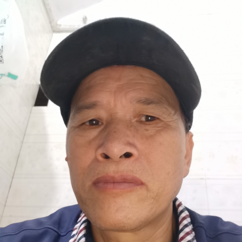 画笔蹙眉含蓄的照片