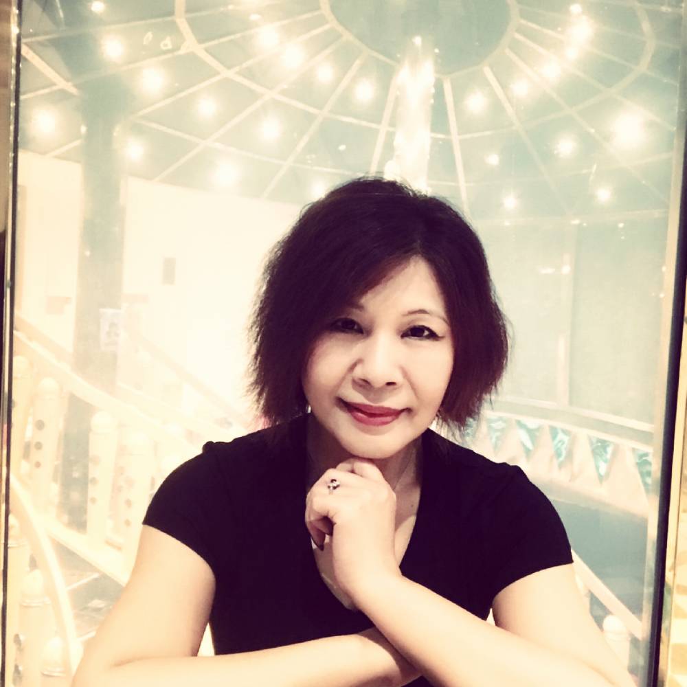 春雨梨花的照片