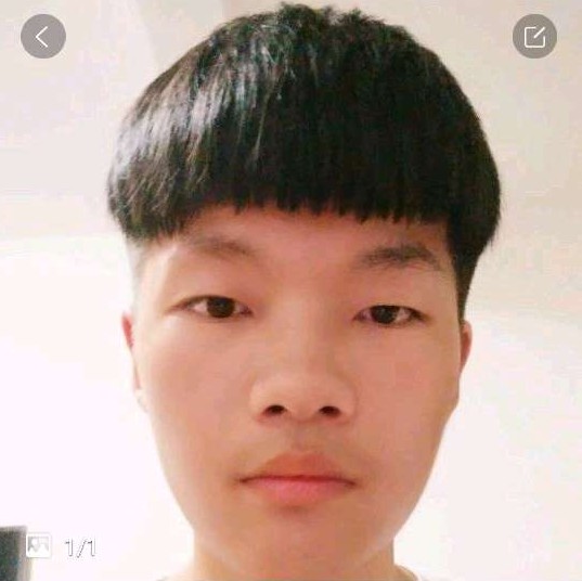 活力深拥篮球的照片