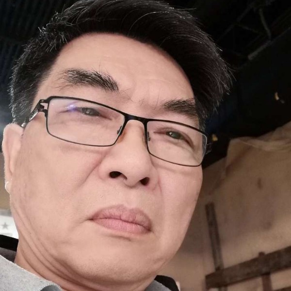 寻找快乐的石头的照片