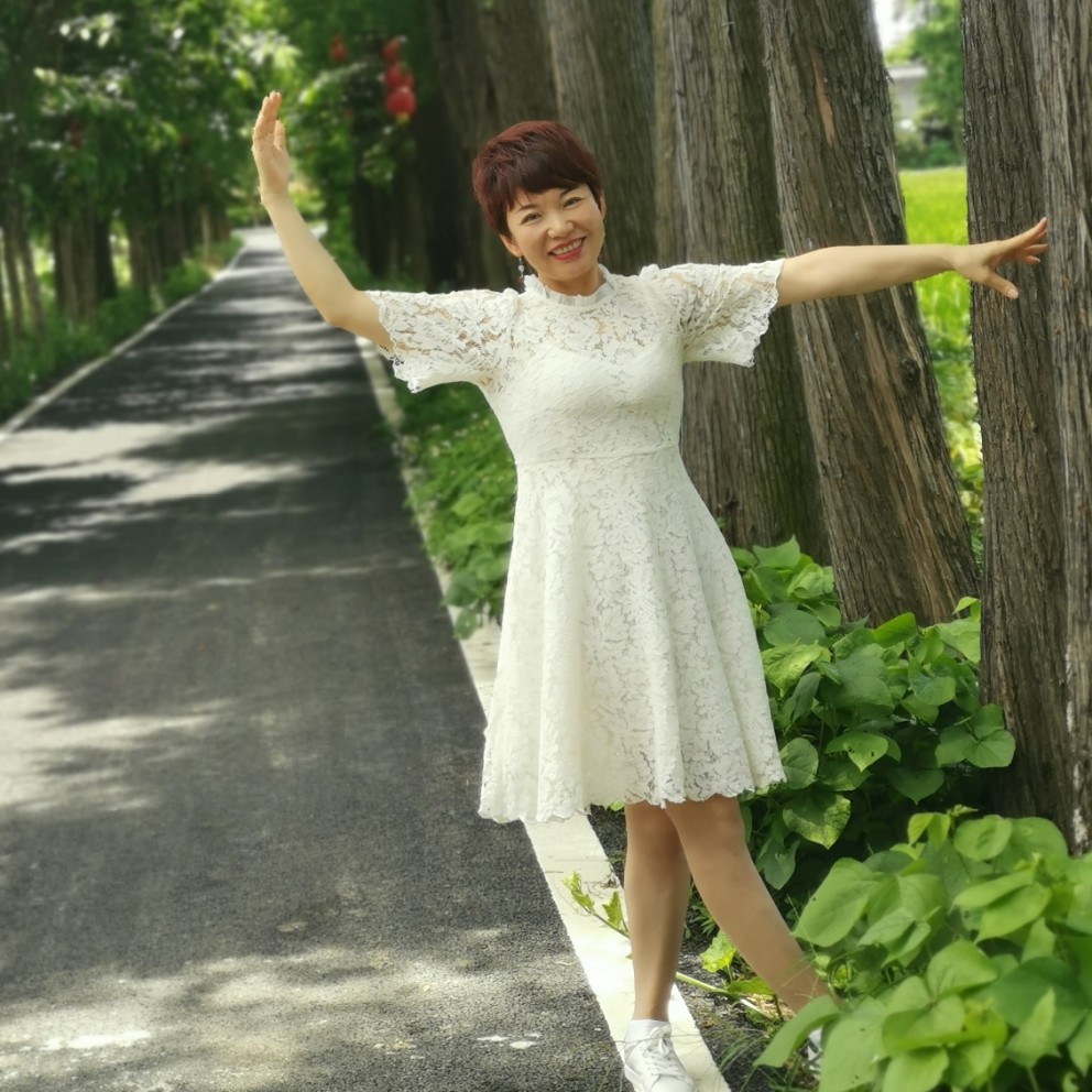 舒荷明媚的照片