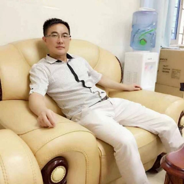 香蕉迎向日葵的照片