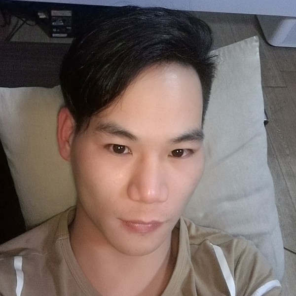 无情拿含羞草的照片