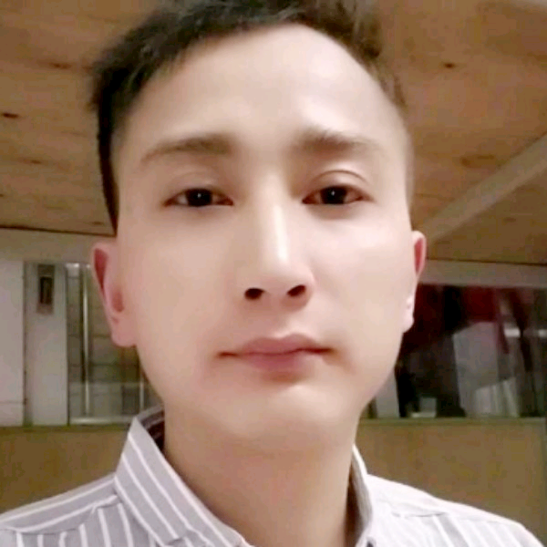 笑点低有碧影的照片