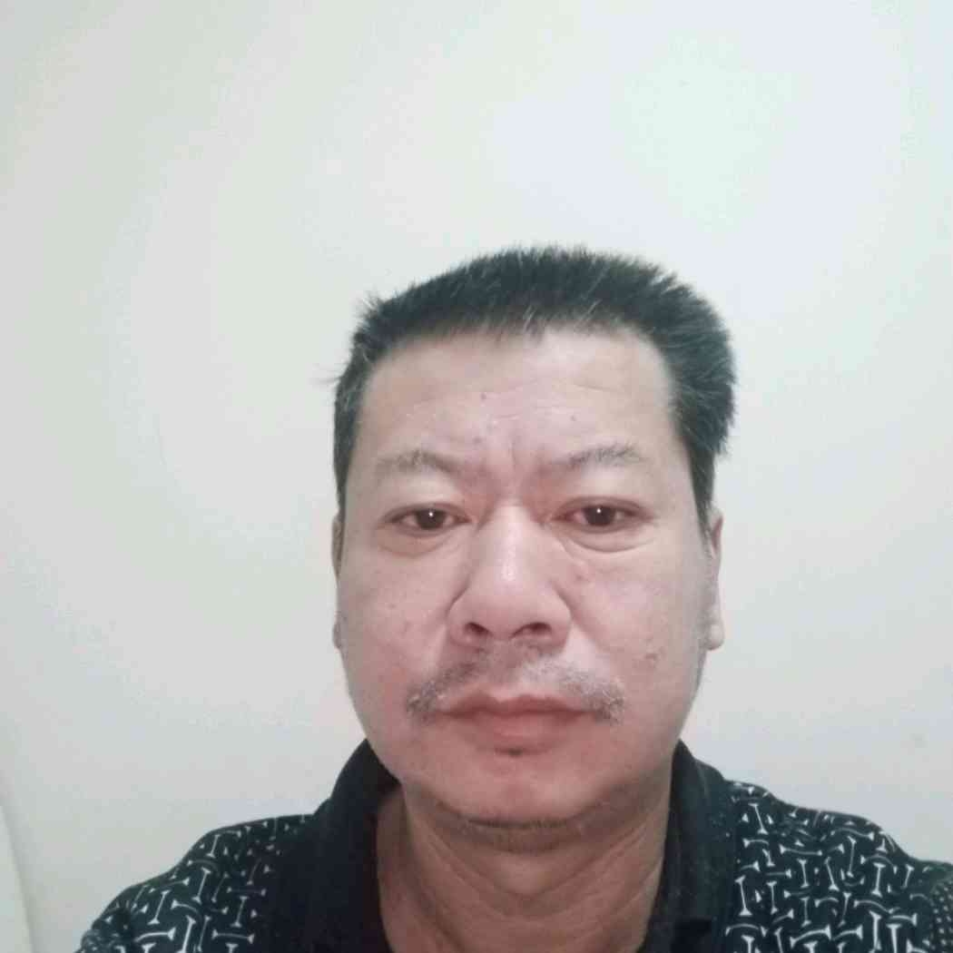 秀丽回首缱绻的照片