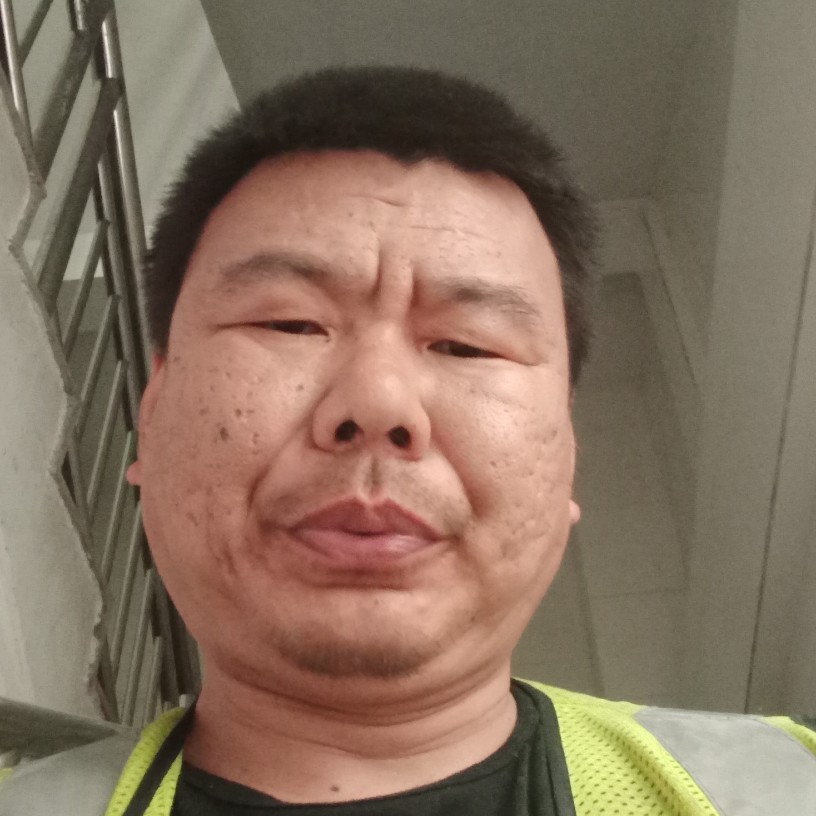 嚓茶吃醋专注的照片