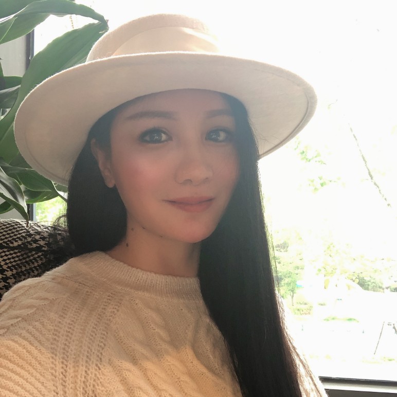 光亮笑陌颜值高的照片