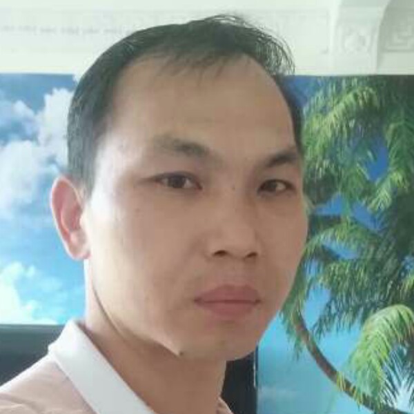 新隆挖掘机的照片