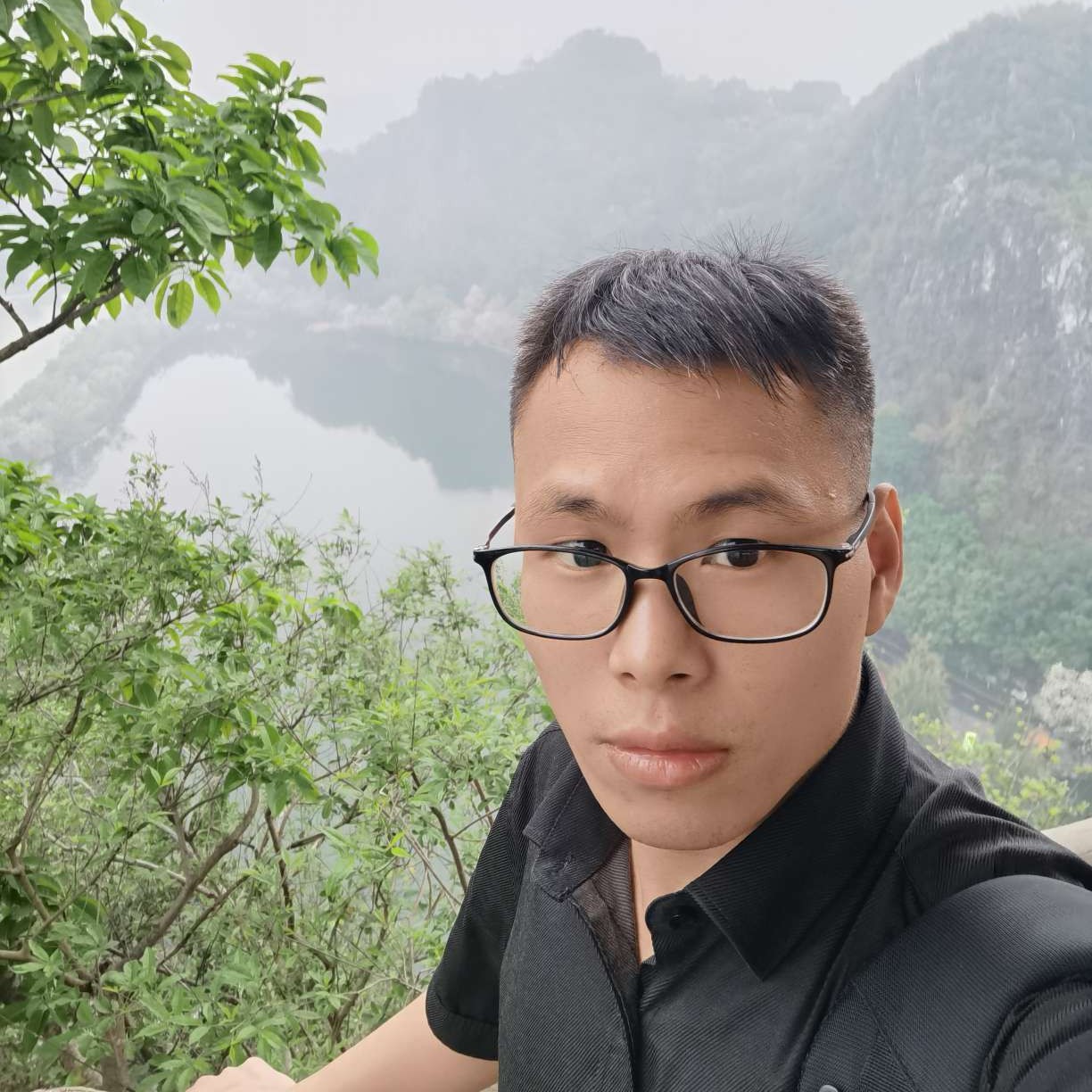 迷离回首钢笔的照片