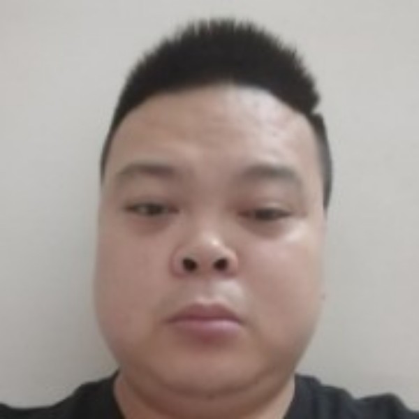 舞台中的鱼的照片