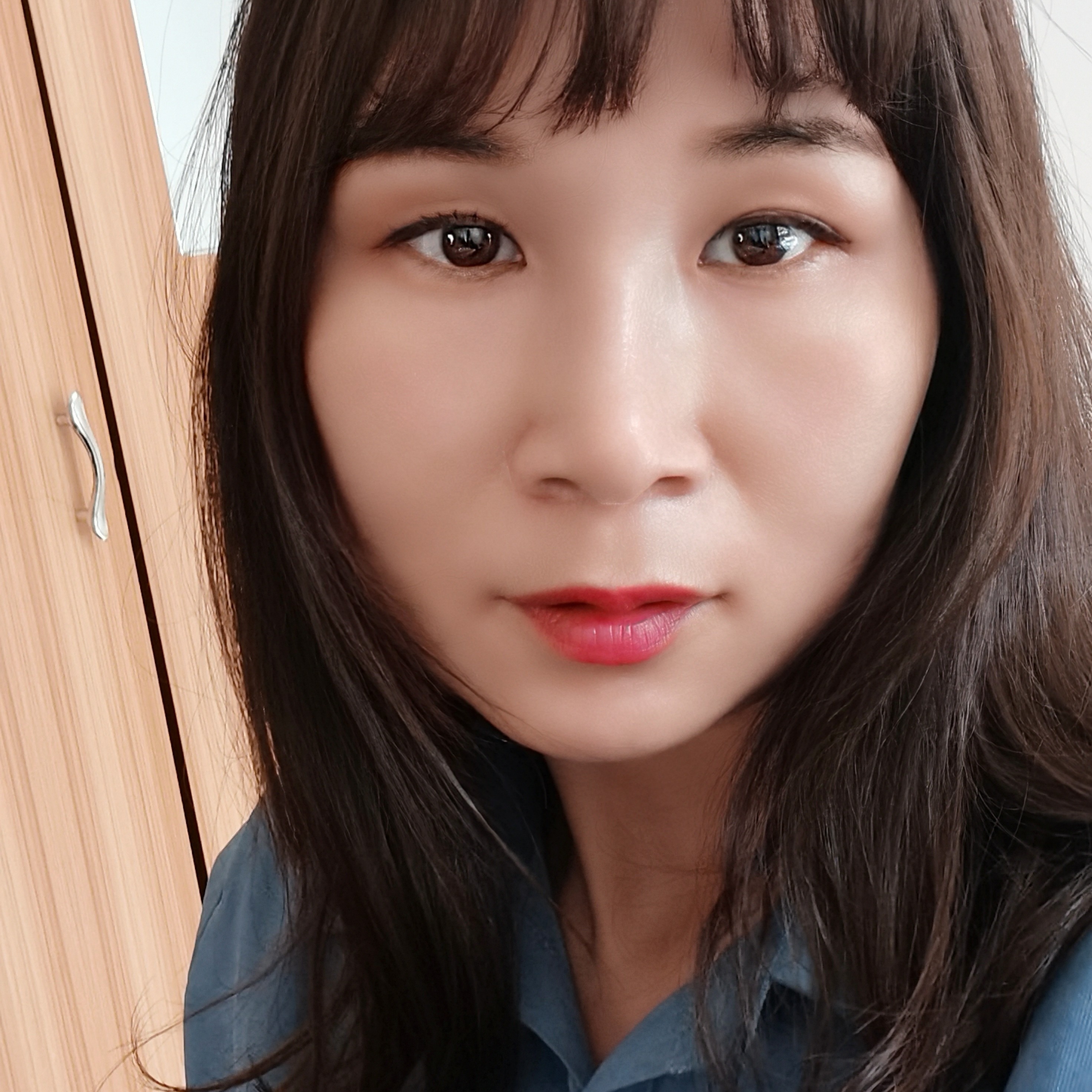 蓝莓挽手无语的照片