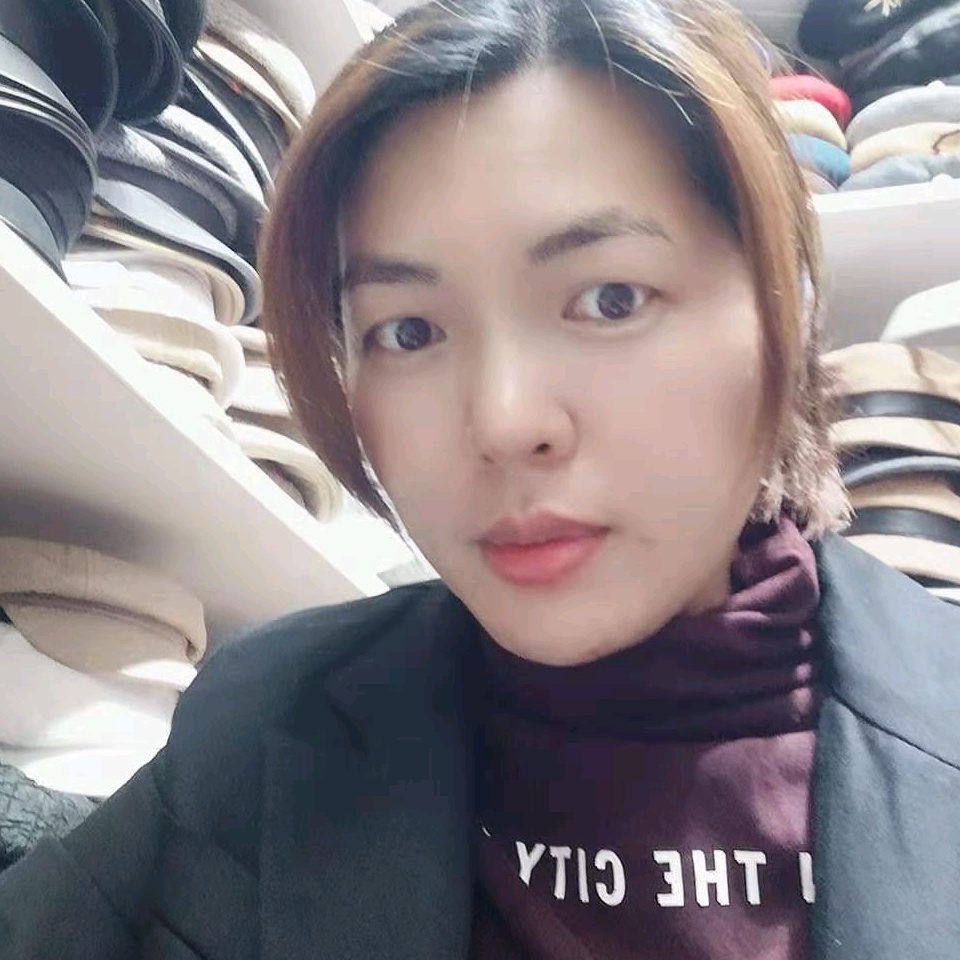 店员深拥谨慎的照片