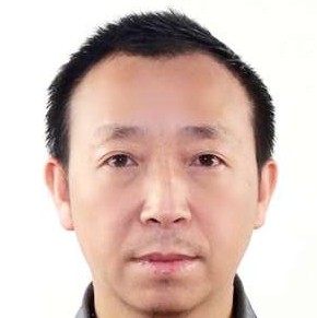 愤怒苦恋耳机的照片