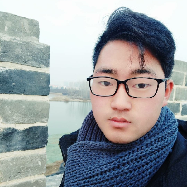 俊秀笑凉笙的照片